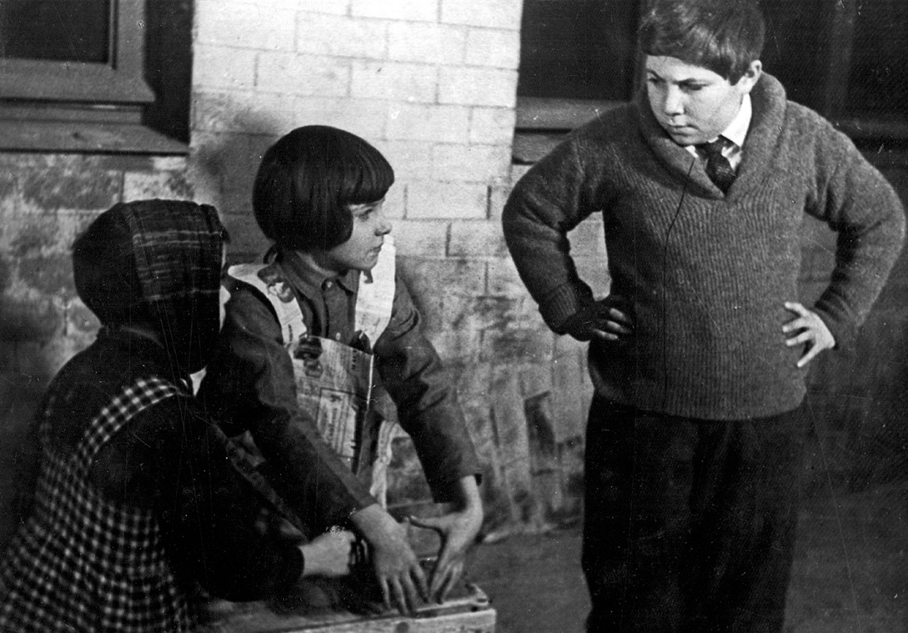 «Рваные башмаки»: кинопоказ и лекция Алисы Насртдиновой